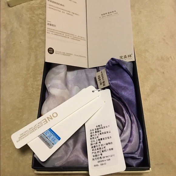 ❌🛑SOLD🛑❌ Vintage 100% Silk Boshine Scarf 💜 - Picture 5 of 16